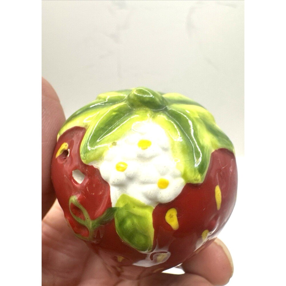 Strawberry shaped Ceramic salt & pepper Shaker with leaf shaped Tray Ladybug - Picture 7 of 13